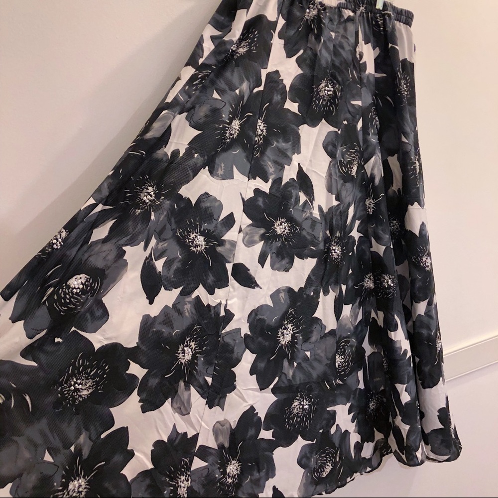 Roz and Ali Black and white plus size floral skirt
